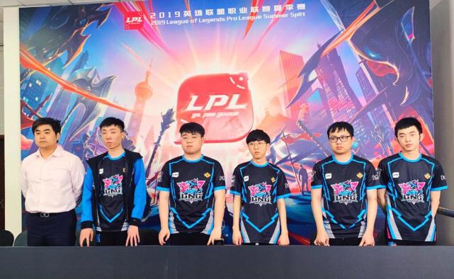 却凭借其非 却凭借其非