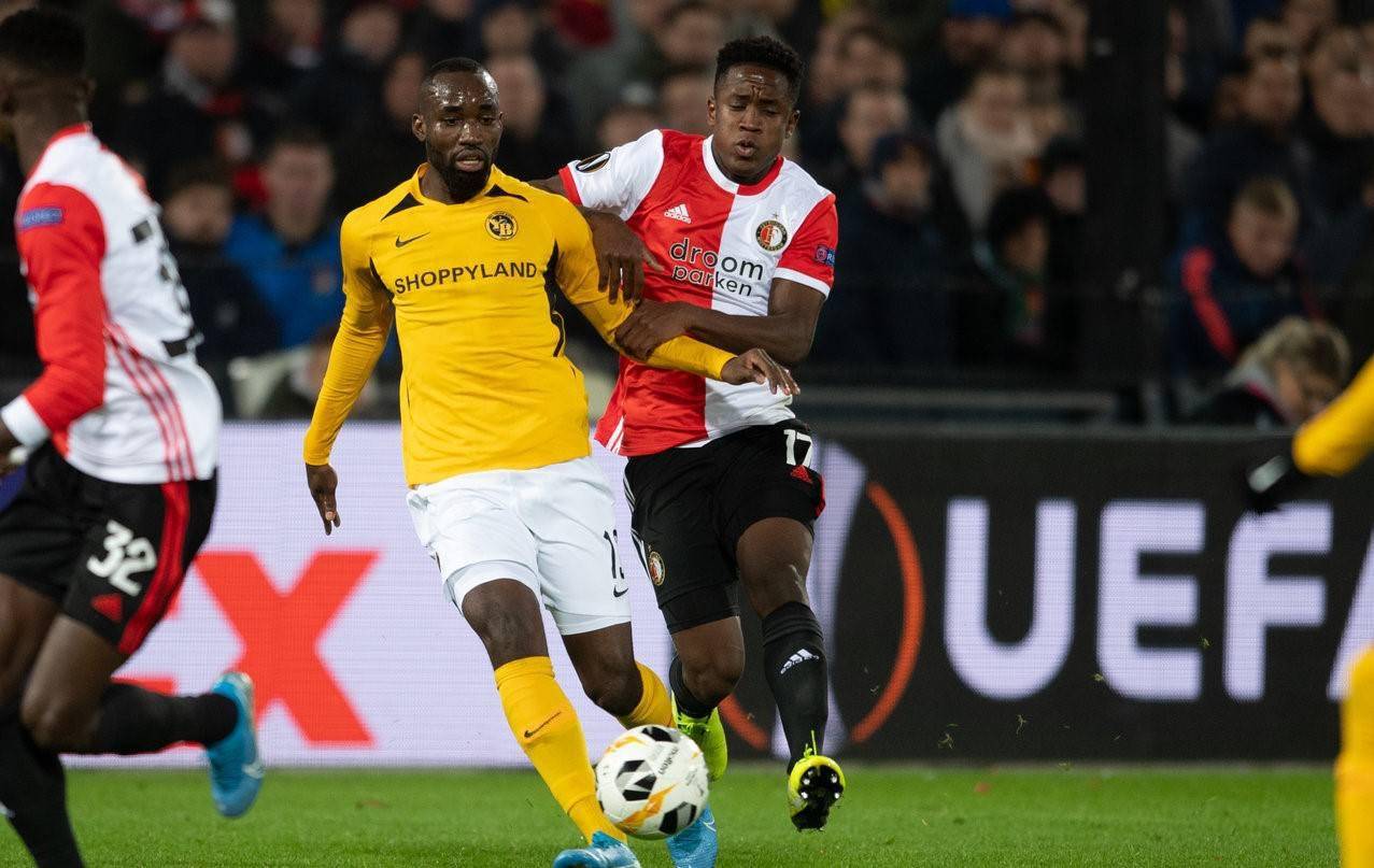 周琦在比赛 周琦在比赛